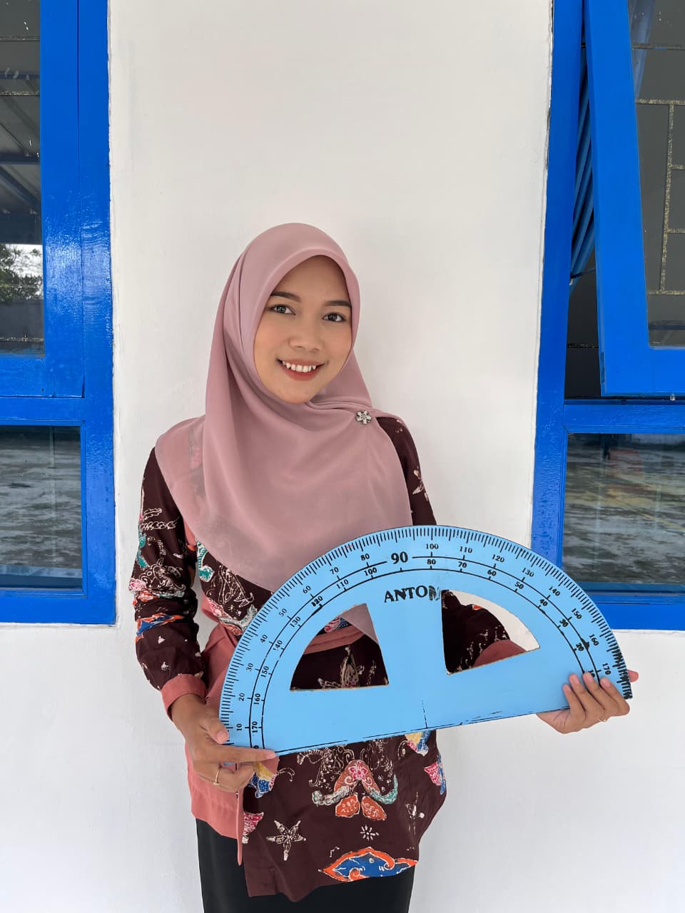 Intan Julia Cahyani, S.Pd.